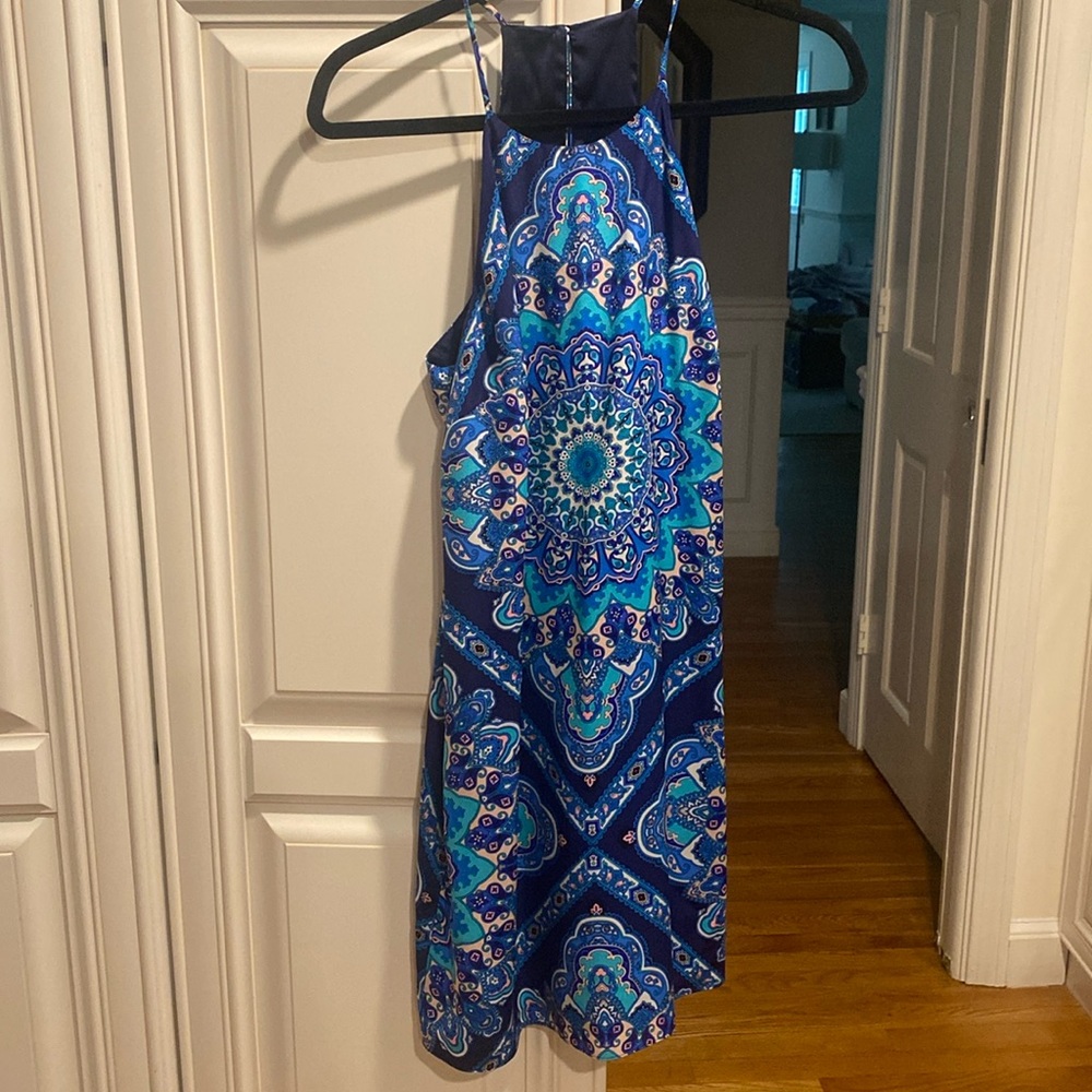 Very flattering neckline & colors. Like new. I am 5’3”-it is knee length on me.